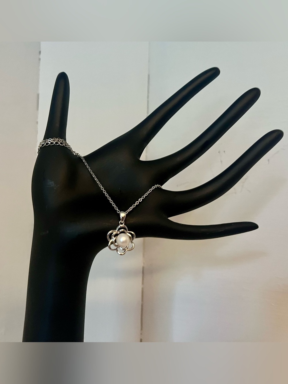 New - Flower Pendent Necklace